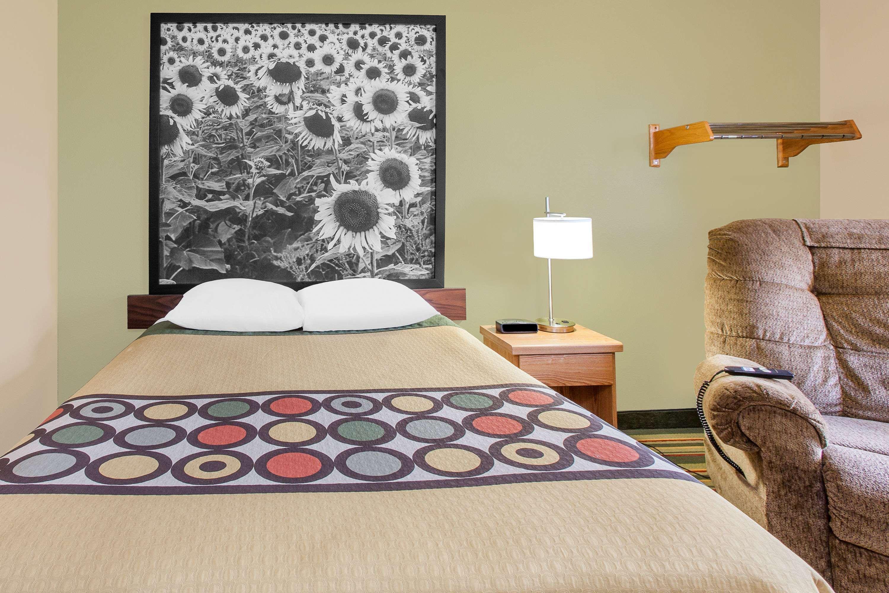 במוטל Mount Pleasant Super 8 By Wyndham Mt Pleasant מראה חיצוני תמונה