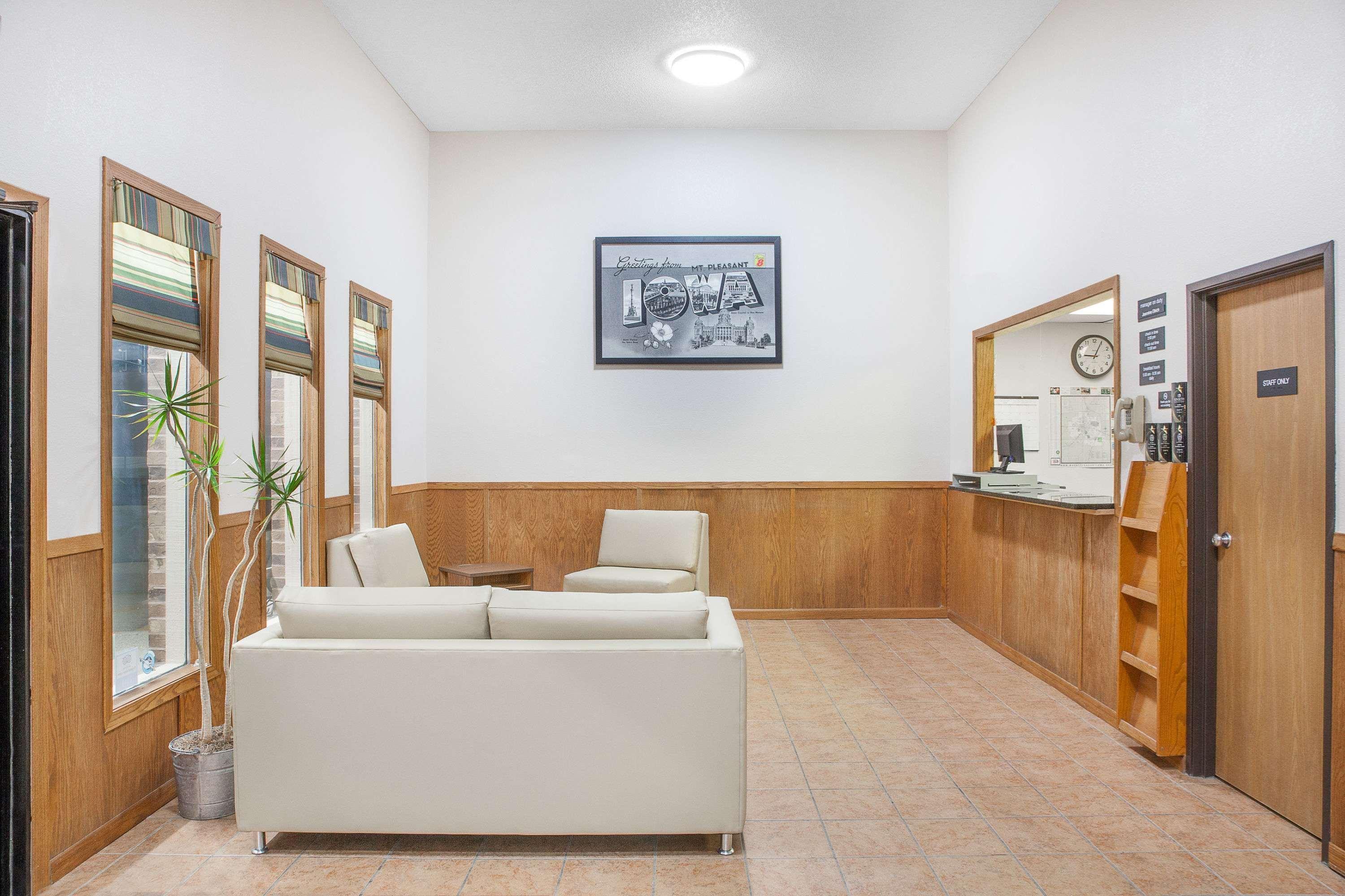 במוטל Mount Pleasant Super 8 By Wyndham Mt Pleasant מראה חיצוני תמונה