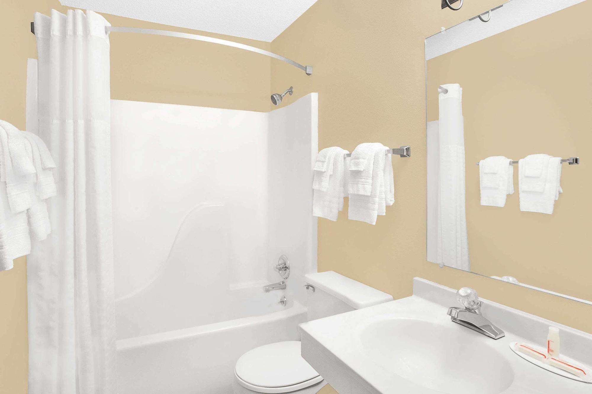 במוטל Mount Pleasant Super 8 By Wyndham Mt Pleasant מראה חיצוני תמונה